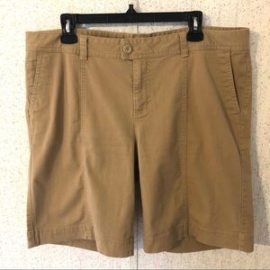 Woolrich Women's Shorts Tan Size 16